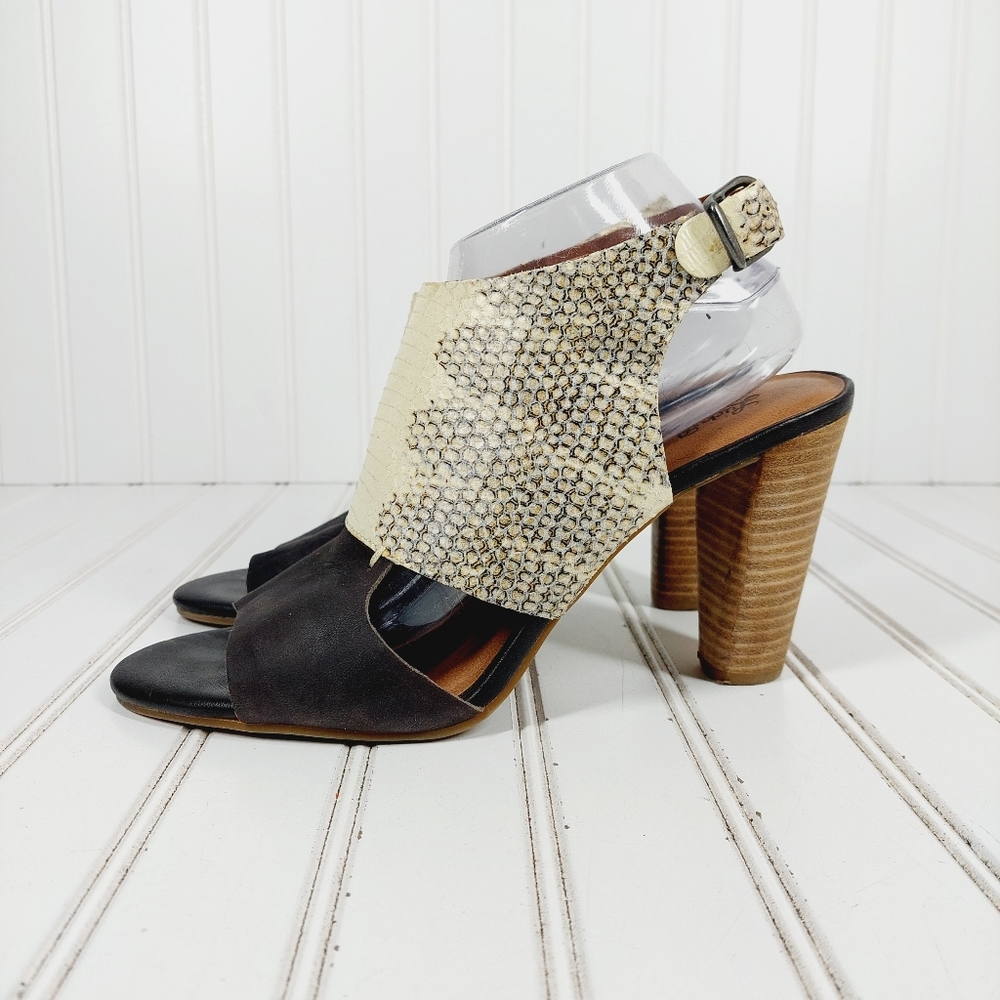 Lucky Brand Otta Sandals Snake Print Block Stacked Heel in Natural F121